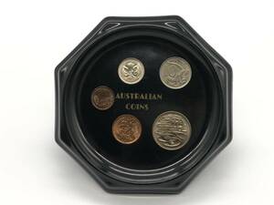 【オーストラリア貨幣セット　ケース入り（皿）】　1970年代旧貨幣　HERVEY BAY QUEENSLAND　　K0925J
