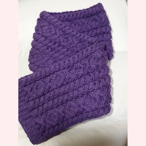 紫パープルアランケーブルマフラー 手編み ハンドメイド スヌード ウール100%