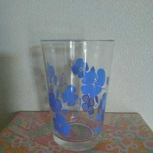 ガラスコップ　　ブルー　　花もよう　　グラス　　高さ10センチ　　口径6センチ　　