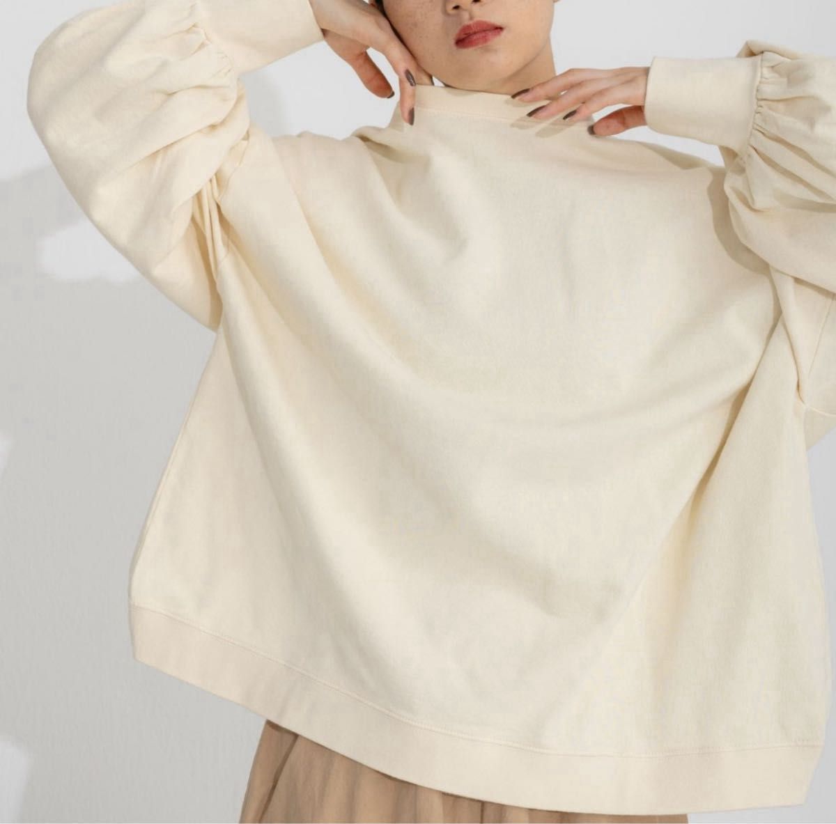 niko and ニコアンド　長袖カットソー　トップス　トレーナー　スウェット　ブラウス　チュニック　プルオーバー　白クリーム系