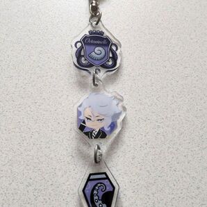 【クーポン利用で半額】ツイステッドワンダーランド アズール 三連キーホルダー