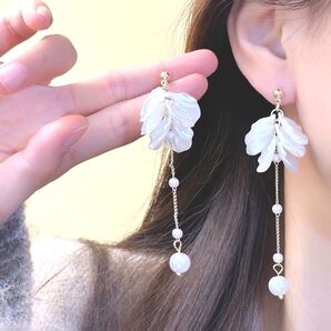 シェル 花びら 両耳 ロングピアス ブライダル ウェディング 結婚式 前撮り デート お呼ばれ 発表会 イベント 卒園式 卒業式