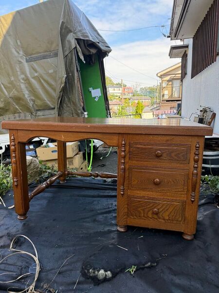 クラシックデザイン 木製クラシックデスク オーク調 彫刻脚 書斎机 アンティーク調 ヴィンテージ家具