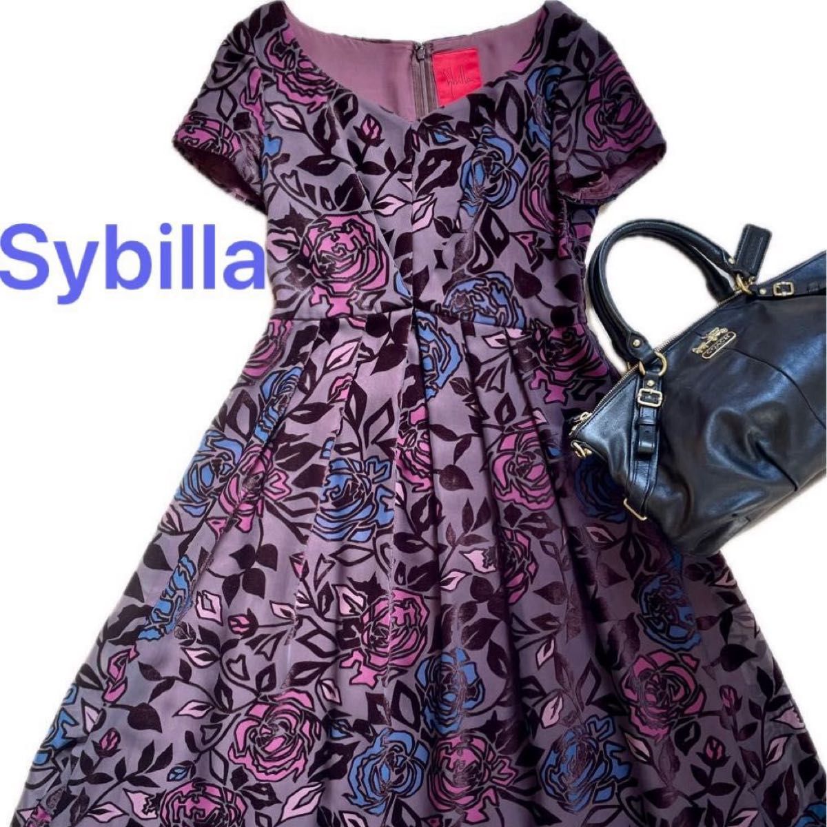 シビラ　高級ラインの赤タグ　バラの花柄ワンピース　ステンドグラス風　総柄マルチカラー　パープル M