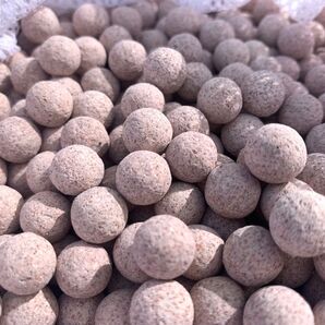 メッシュ1枚おまけ付き 高性能濾過材 多孔質麦飯石入りパワーボール2.5kg 金魚 熱帯魚 水草 メダカ 錦鯉 淡水魚 水質改善