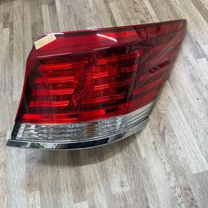 クラウン ロイヤルサルーンG 右 テールランプ AWS210 STANLEY W0181 トヨタ