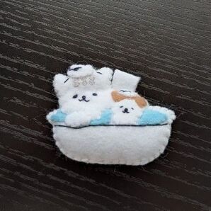 秋田犬とお風呂だにゃん フェルトマスコットキーホルダー