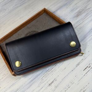 【トラッカーウォレット ロング 2層】 ブラック 茶芯 ゴールド ユニバーサル 真鍮