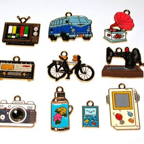 新品【昭和レトロ チャーム 10種類】アクセサリー 昭和家電 ノスタルジー お洒落 おしゃれ かわいい 可愛い ビンテージ風