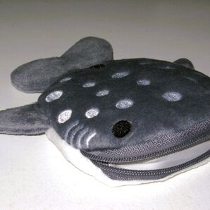 ジンベエザメ モチーフ 小銭入れ グレー】小物入れ サメ 鮫 かわいい 可愛い レディース メンズ ファッション お洒落 おしゃれ