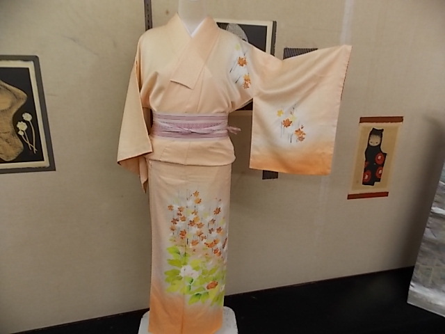 Kimono de temps en temps 1686 Tomesode coloré avec pendant, peint à la main pendant, linteau marbré de pivoines et feuilles d'érable, formel pour les années 20 à 30, mode, kimono femme, kimono, suspendu