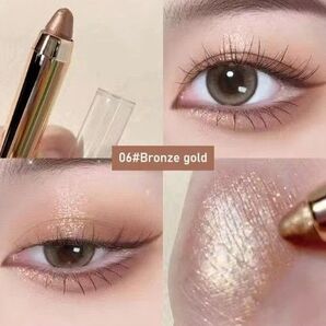 no.06 グリッターキラキラアイシャドウスティック うるうる 1本目元に簡単に塗ることができます 輪郭を馴染ませるスポンジ付き
