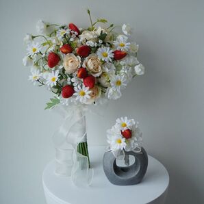 ベリーとふわふわ小花のブーケ* アーティフィシャルフラワーブーケ ウェディングブーケ クラッチブーケ 造花ブーケ