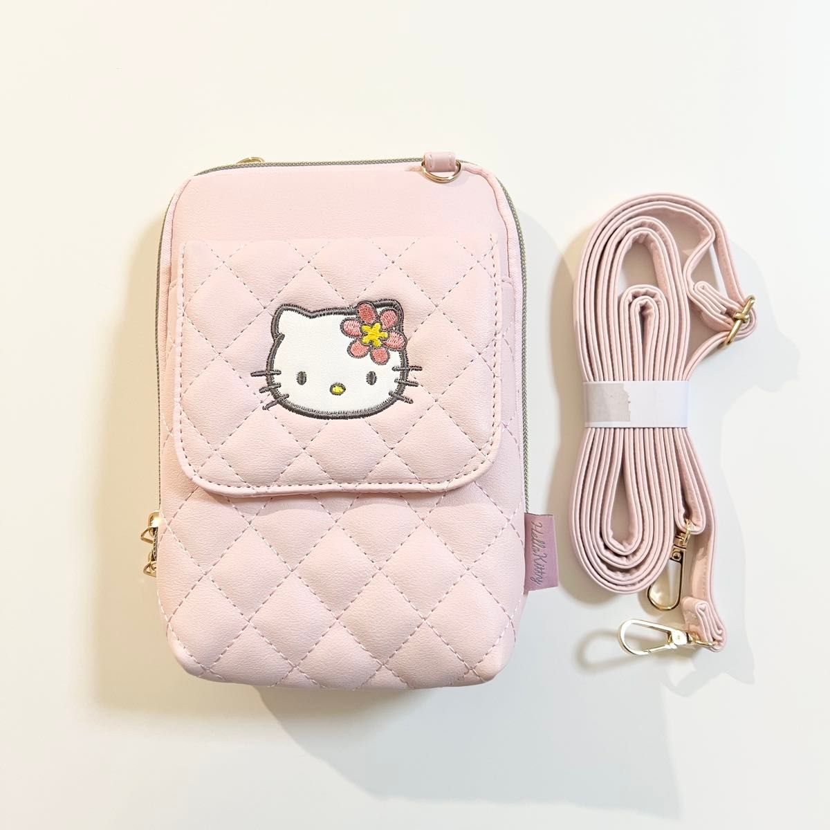 ハローキティ　ピンクキルト　ショルダーバッグ