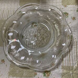 カガミクリスタル製花形カット盛り皿