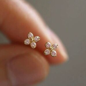 ピアス 四つ葉ピンク