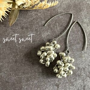 パラジウム**チェコビーズのミニピアス ハンドメイド