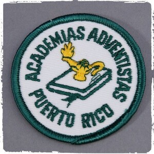 AU28 ACADEMIAS ADVENTISTAS PUERTO RICO 丸型 ビンテージ ワッペン パッチ ロゴ エンブレム 米国 輸入雑貨 刺繍