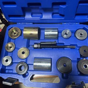 ブッシュ交換ツールセット ブルーケース入り 自動車整備工具