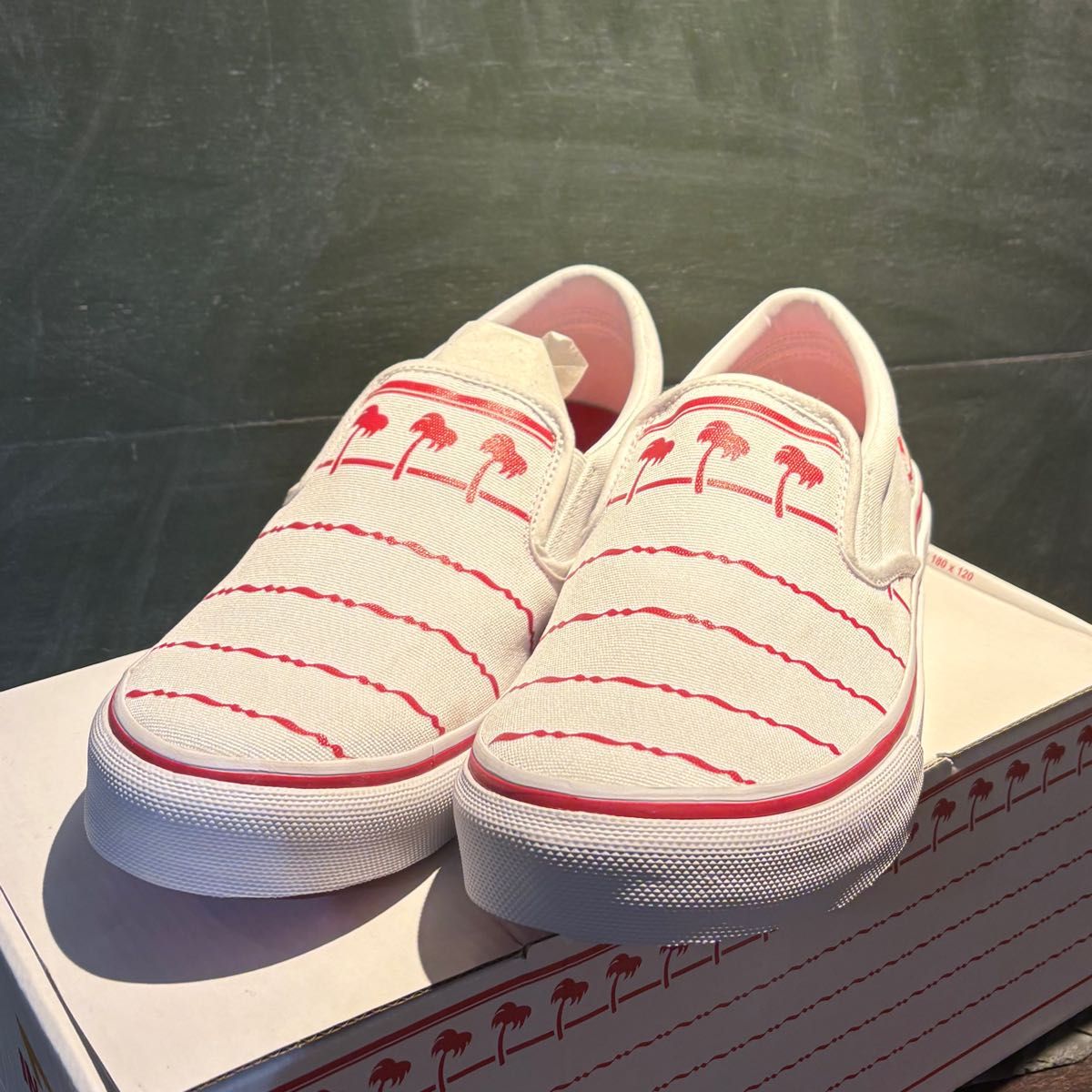 【新品未使用】IN-N-OUT スリッポン ホワイト