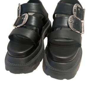 EVRIS 厚底バックルプラットフォームサンダル Sサイズ.ブラック