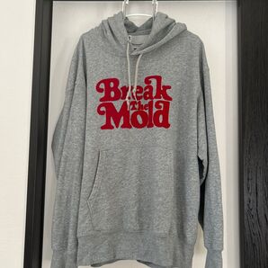 ユニクロ Break The Mold ロゴプリント プルオーバーパーカー グレー