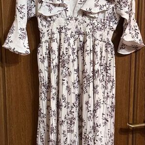 クラシカルエルフ 花柄フリルロングワンピース ホワイト プリーツ Vネック