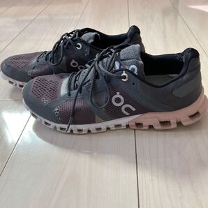 On ランニングシューズ グレー ピンク