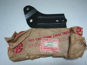* Mach H2 750SS left muffler stay original that time thing unused 18061-051*