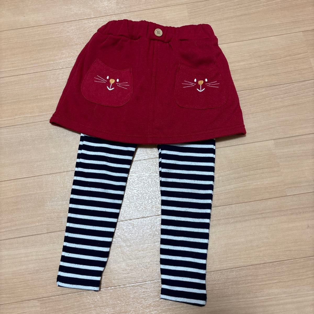 スカッツ スカート付きレギンス 赤 ボーダー ねこ 90