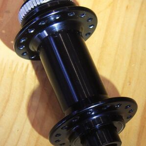 完成車仕様 マウンテンバイクフロントハブ 15x110 ブースト規格 32H