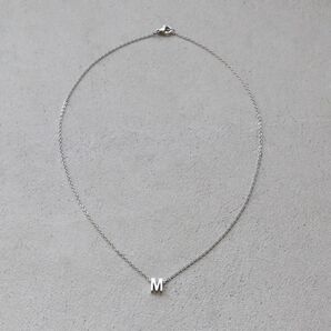シルバー サージカルステンレス アルファベットネックレス 「M」