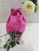 可愛いピンク色のポーチ　巾着　ナイロンポーチ　バックインバック　　新品_画像1