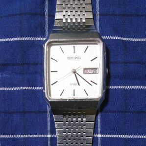 初出品特価! SEIKOスピリットメンズ腕時計、超レア!!な角形!凝った文字盤のシルバーホワイト!お得な電池交換済