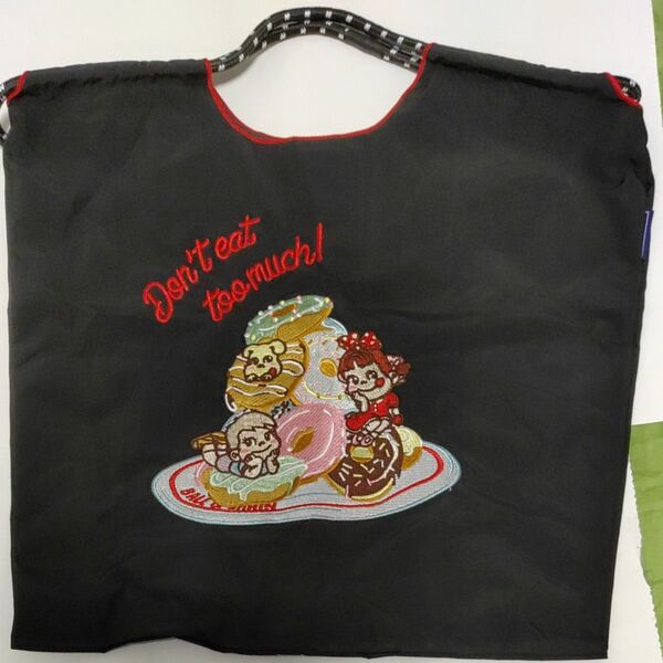 ペコちゃんエコバッグ ドーナツ柄 ブラック、オリエンタルなストラップ付き