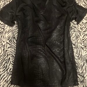 トルネードマート パイソン vネック シャツ