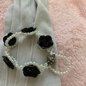 ブレスレット ハンドメイド ブラックローズとパールの組み合わせ