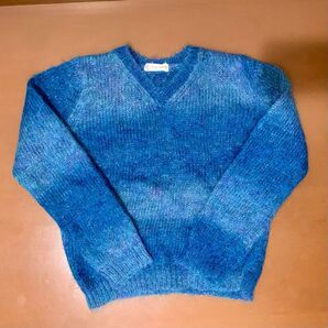 青 セーター ニット Vネック 長袖 グラデーション ラメ ブルー 秋冬 ショート丈