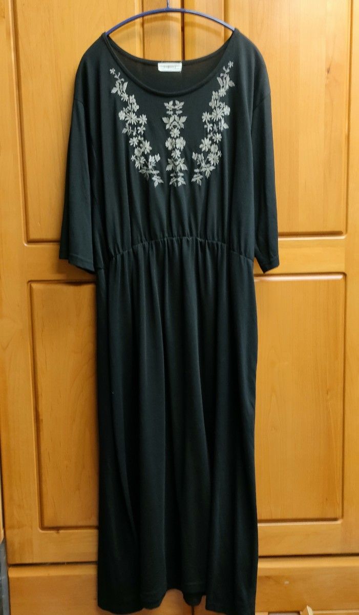 花柄刺繍 ワンピース ブラック ロング丈 七分袖