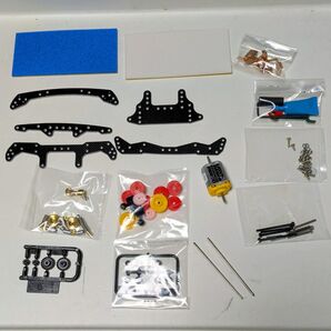 ミニ四駆アバンテアドバンスパックパーツ写真の4枚目パーツ項目、3枚目の写真袋で発送します、カーボン強化ギヤ、ピニオン付。