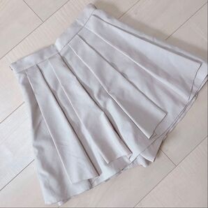 PATTERN fiona プリーツキュロットスカート アイボリー