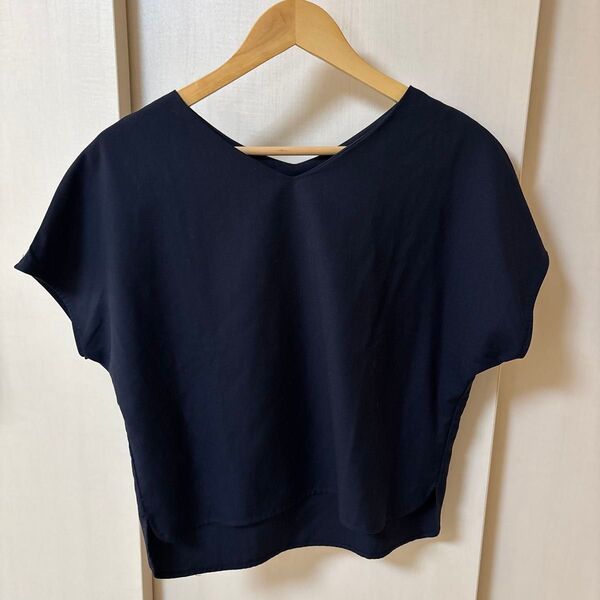 アーバンリサーチ FサイズSENSE OF PLACE ネイビー Vネック半袖シンプルでスタイリッシュなデザイン