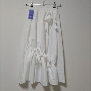 レディース 白 スカート リボン付き 新品未使用 Mサイズ フレア ホワイト ウエストゴム M