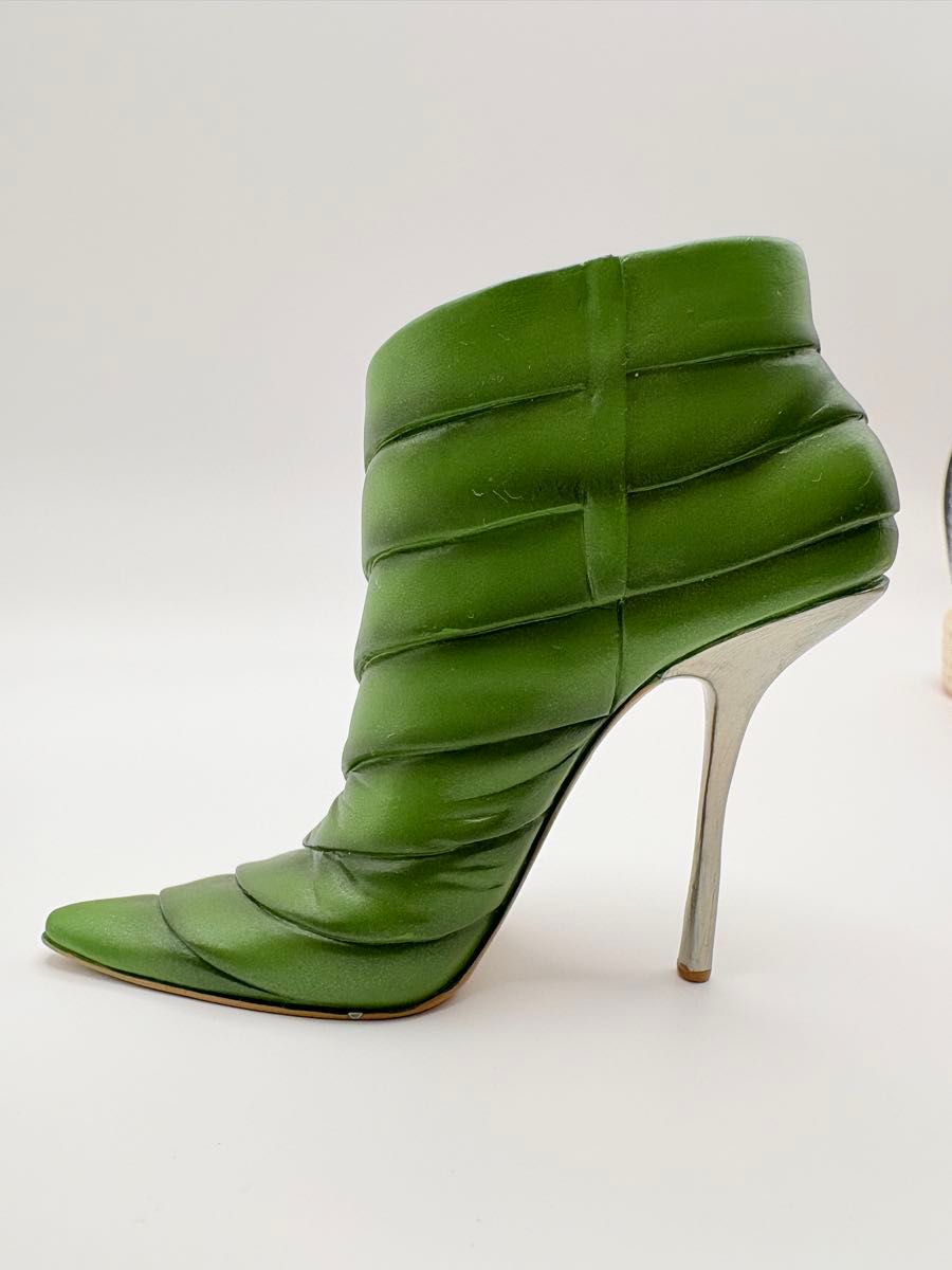 ロレインヴェイルの「Just the Right Shoe」シリーズミニチュア靴