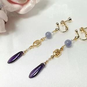 Art hand Auction Chic and gorgeous handmade earrings with tanzanite/natural stone/elegant/tanzanite/gold/Czech/dagger/gorgeous/purple/light purple/chic, Women's Accessories, Earrings, beads, Glass