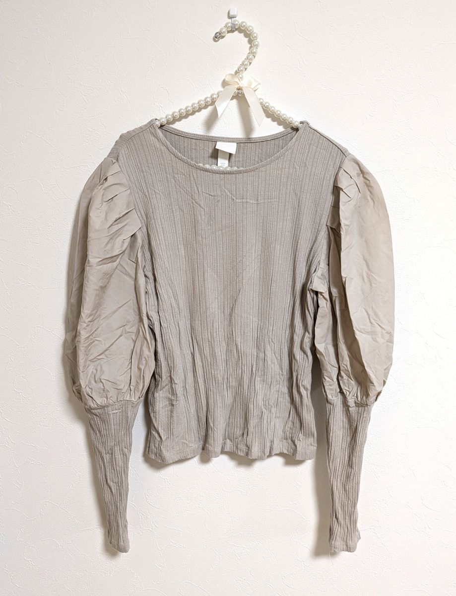 Ｈ＆Ｍ　レディーストップス　 長袖　ぽわん袖　パワショル　パフスリーブ　Мサイズ カットソー ベージュ