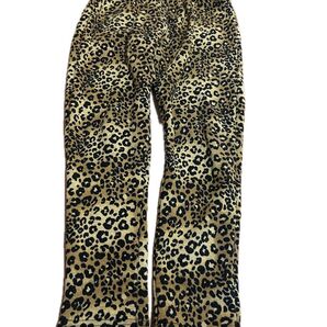 レオパード柄 ヒョウ柄キッズパンツ ズボン ボトムスサイズ130 長ズボン 保育園幼稚園小学校低学年 秋冬春