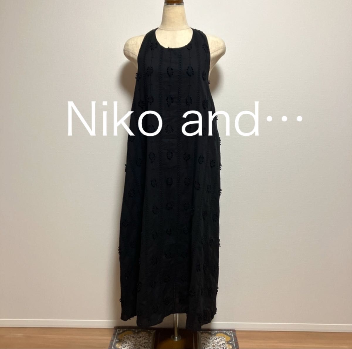 Niko and… ニコアンド ロングワンピース 刺繍 花柄 ブラック