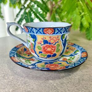 献上古伊万里 珈琲碗皿 金彩牡丹 コーヒーカップ ティーカップ カップ&ソーサー 有田焼 清秀 青 赤 和柄 花柄 ゴールド