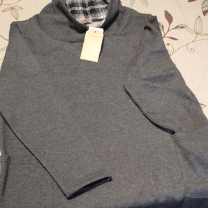 お値下げしました裏起毛マサに今時期ルームウェアー新品タグ付き ハイネックプルオーバー グレー M-Lサイズ